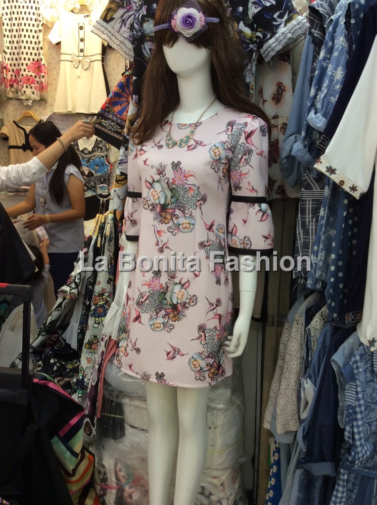 เดรสตัวนี้ลายสวยเนื้อผ้าเริ่ดสุดๆจร้า กับทรงสวยหรู