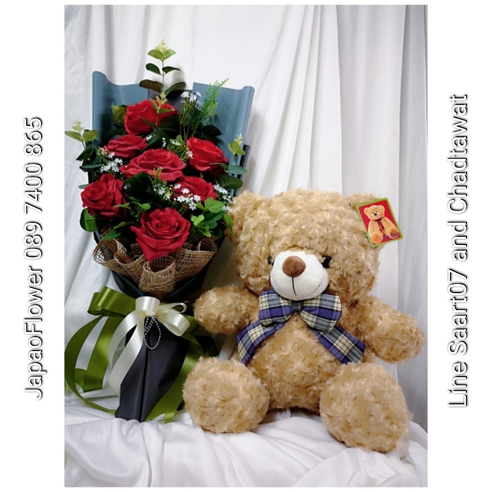 ช่อดอกกุหลาบแดง ทรงสูง พร้อมตุ๊กตาหมี