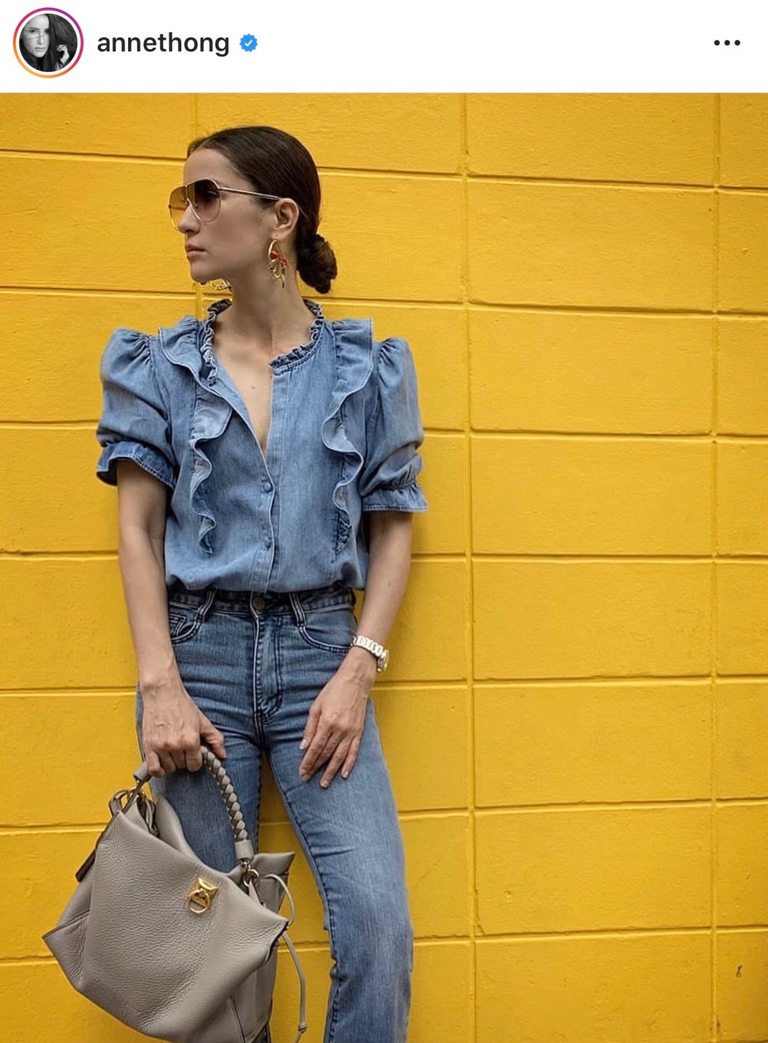 เสื้อยีนส์แต่งระบายสไตล์ซาร่าแบบ คุณแอน ทองประสมใส่ งานสวยเป๊ะตามช็อปเลยจ้า