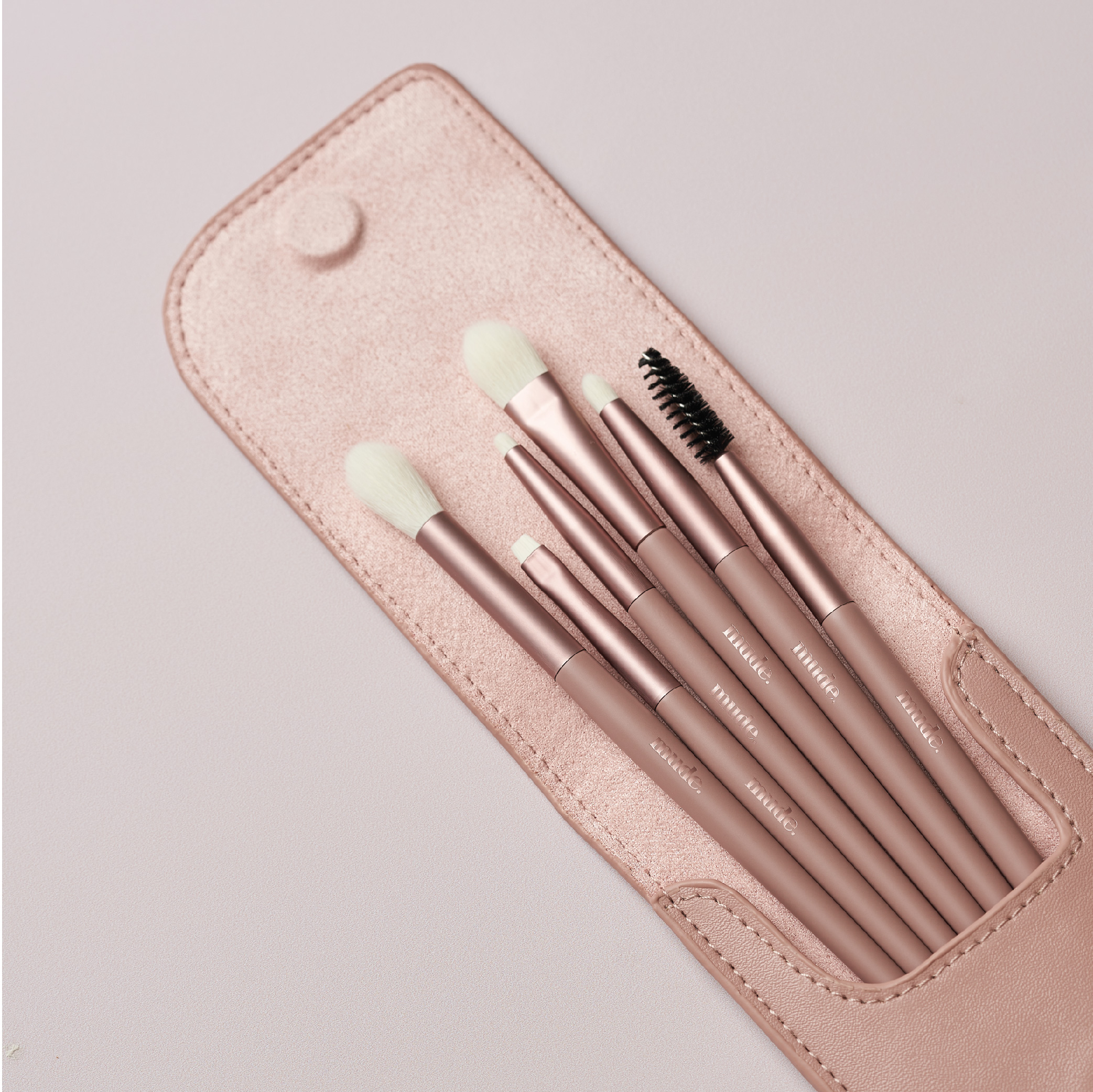 MUDE EYE TRIAL KIT SET ฟรีซองใส่แปรง (เซต แปรง แต่งหน้า)