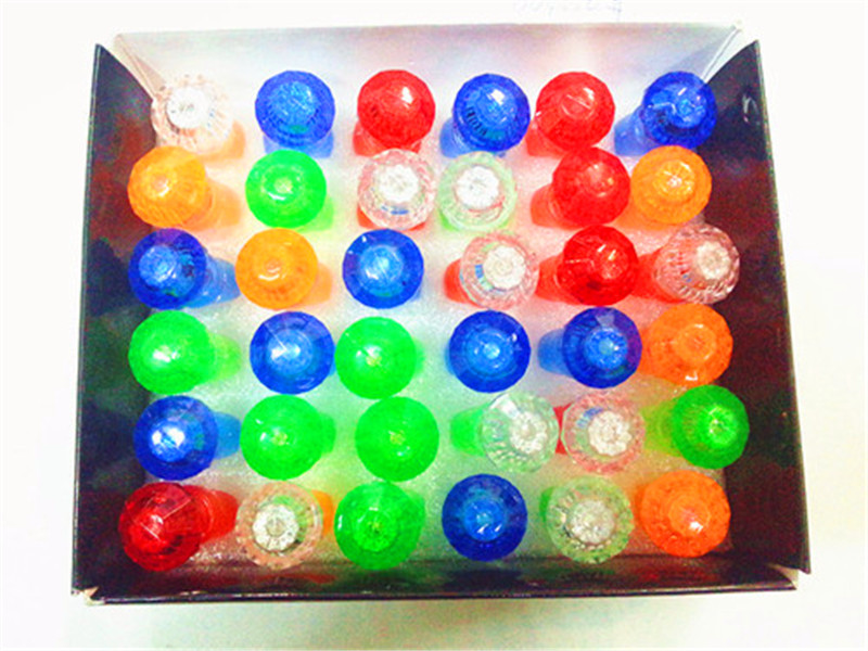 แหวนเพชรมีไฟ LED กระพริบ