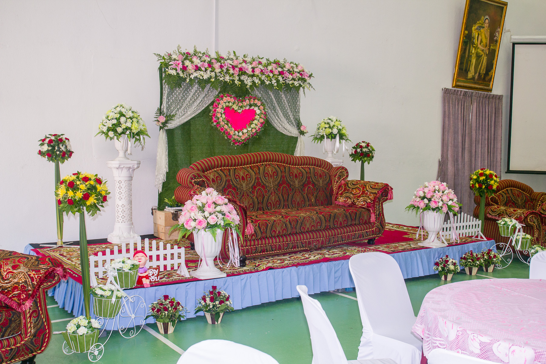 ซุ้มถ่ายรูป ตกแต่งเวที ธีมงานชมพู สดใส