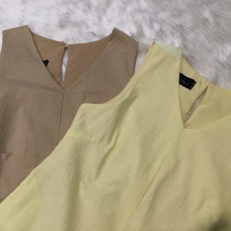 เดรสแขนกุด คอวี สไตล์มินิมอล เรียบๆเบาๆ ดีไซน์เกาหลี เพิ่มดีเทลผ่าน่าปักดอก