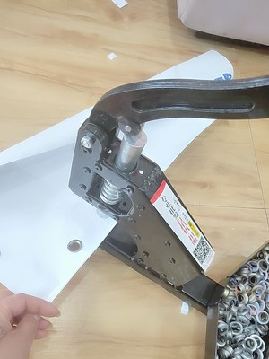 OT70 คีมย้ำตาไก่ 10 มิล รุ่นงานหนัก พร้อมลุกตาไก่ 200 ลูก