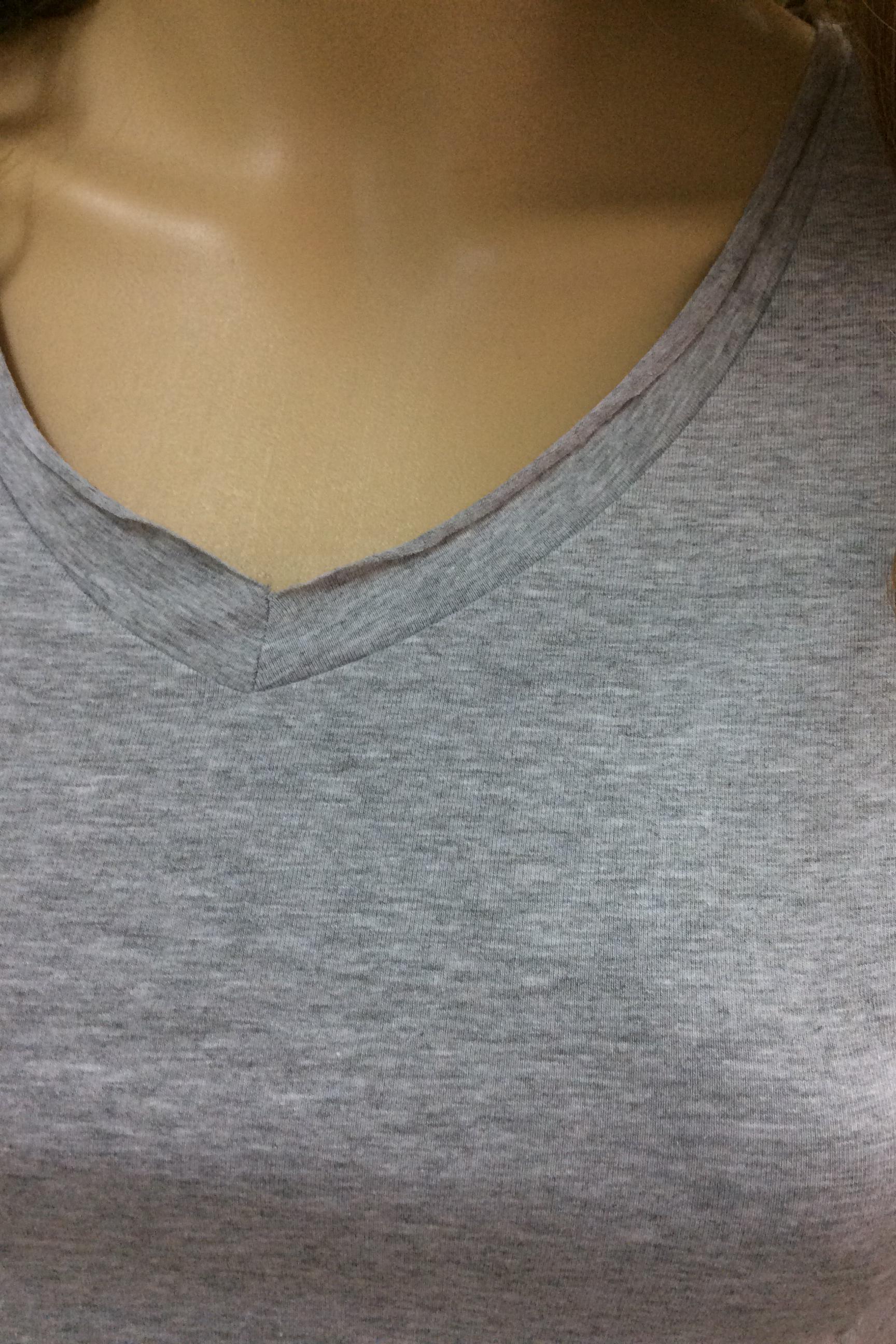 เสื้อยืดคอวีแขนสามส่วน ทรงสวยเหมาะกับสาวมั่นสุดๆ ทรงเข้ารูป ผ้ายืดใส่สบาย มี 9 สี จัดๆๆๆไปเลยย