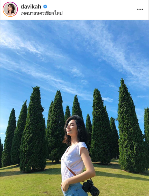 เสื้อยืดคอวี แบบคุณใหม่ ดาวิกา ผ้าสลาพเนื้อดี มีลายในตัว ผ้าไม่หนาและไม่บางจนเกินไป