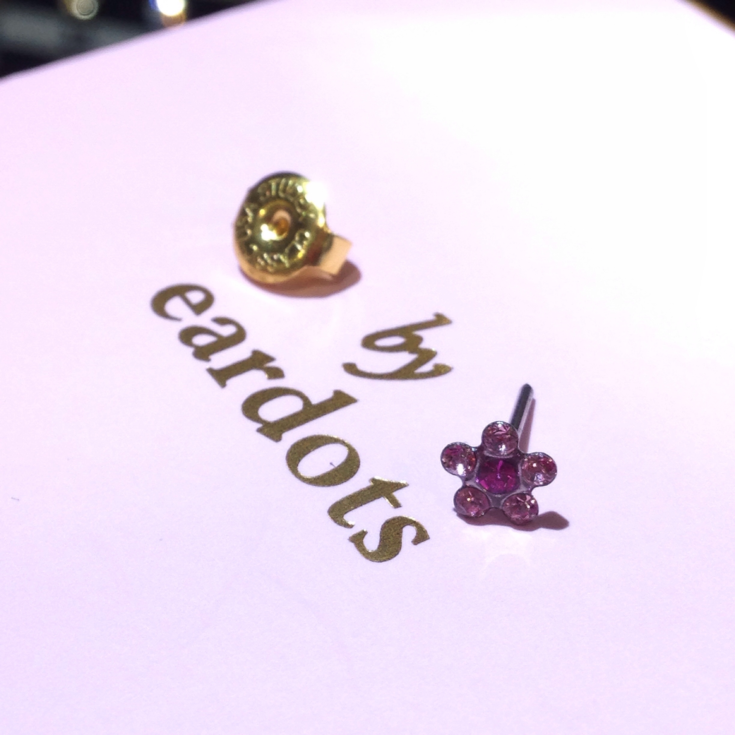 (ส่งฟรี แถมฟรีแป้นหมุดตัน)ต่างหูสำหรับผิวแพ้ง่าย DAISY PINK ดอกไม้ชมพู สแตนเลสเกรดการแพทย์ ปลอดภัย 100%_STD034