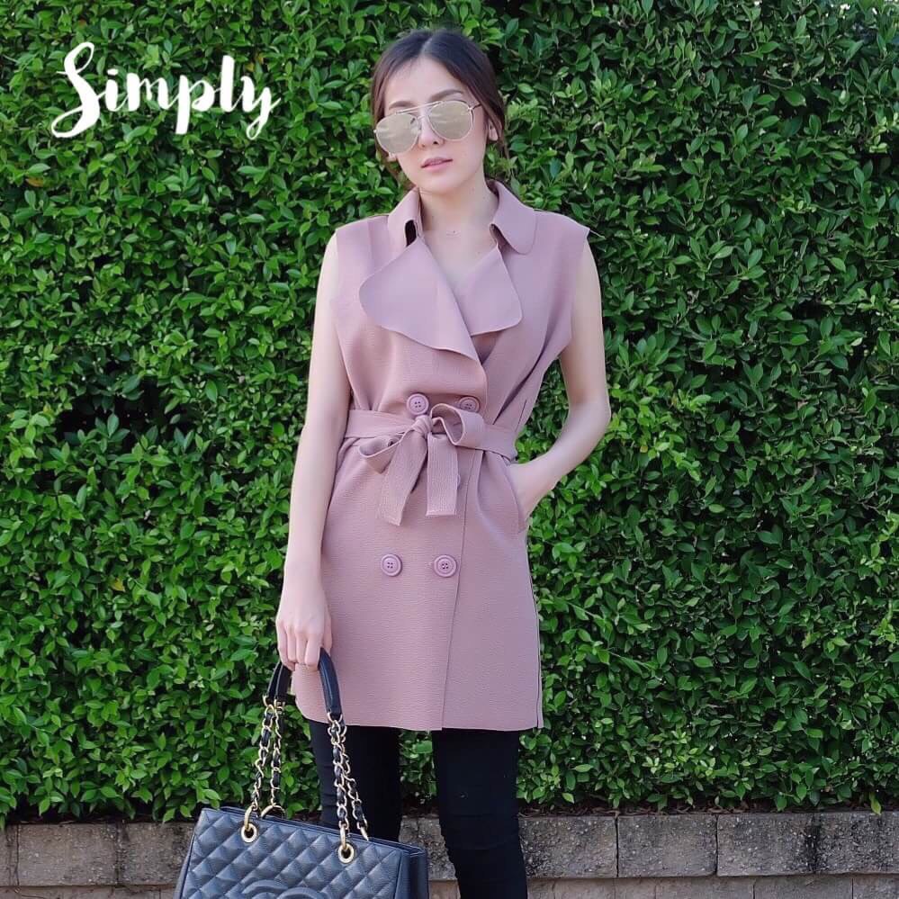 New in... Blazer กระดุม กระเป๋า 2 ข้าง เนื้อผ้าดี สวยมากๆค่ะ มีน้ำหนัก อยู่ทรง พร้อมผ้าคาดเอว ใส่กับเลกกิ้ง หรือใส่ตัวเดียวเป็นเดรสก็ได้นะคะ รับประกันงานสวยสุดๆ เลยคร้า^^