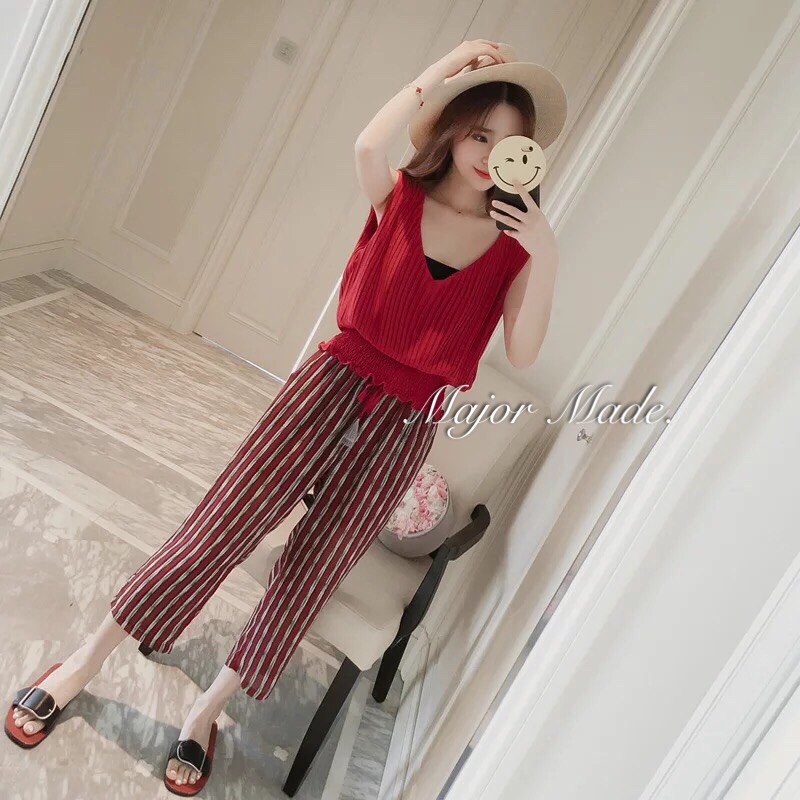 Korea set เสื้อแขนกุดอัดพลีทเอวจั้ม คอวี มาพร้อมกางเกงลายทางผูกเอว เนื้อผ้าชีฟอง มี ซับในค่า มีกระเป๋า2ข้าง ชุดนี้ ได้ลุคสาวหวานน่ารัก สไตล์เกาหลีสุดๆ ชุดเดียวจบค่ะ