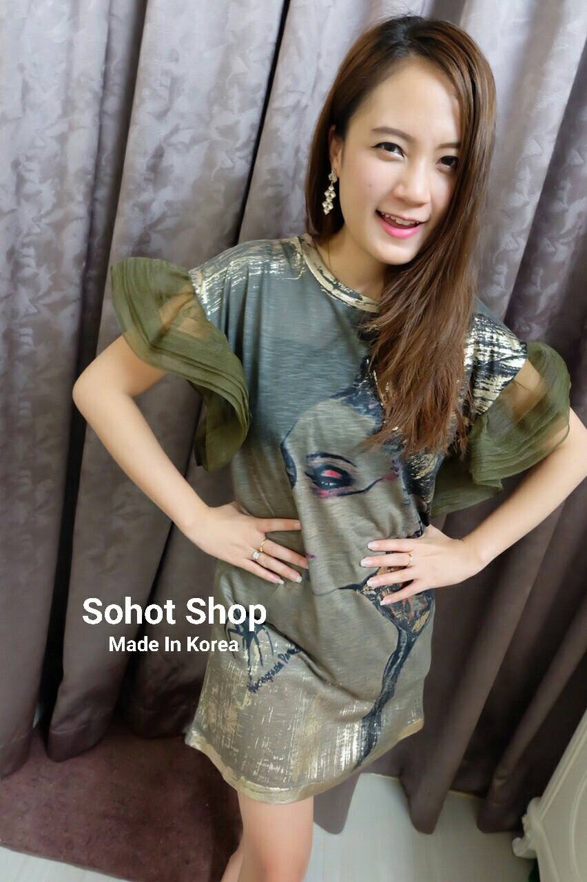 Sohot Shop เสื้อยาวหรือใส่เป็นมินิเดรสได้ค้ะ ผ้ายืดคอตตอทเนื้อนิ่มสกรีนลายหน้าคนวิ้งๆ ทอง แขนระบายน่ารักมากๆ