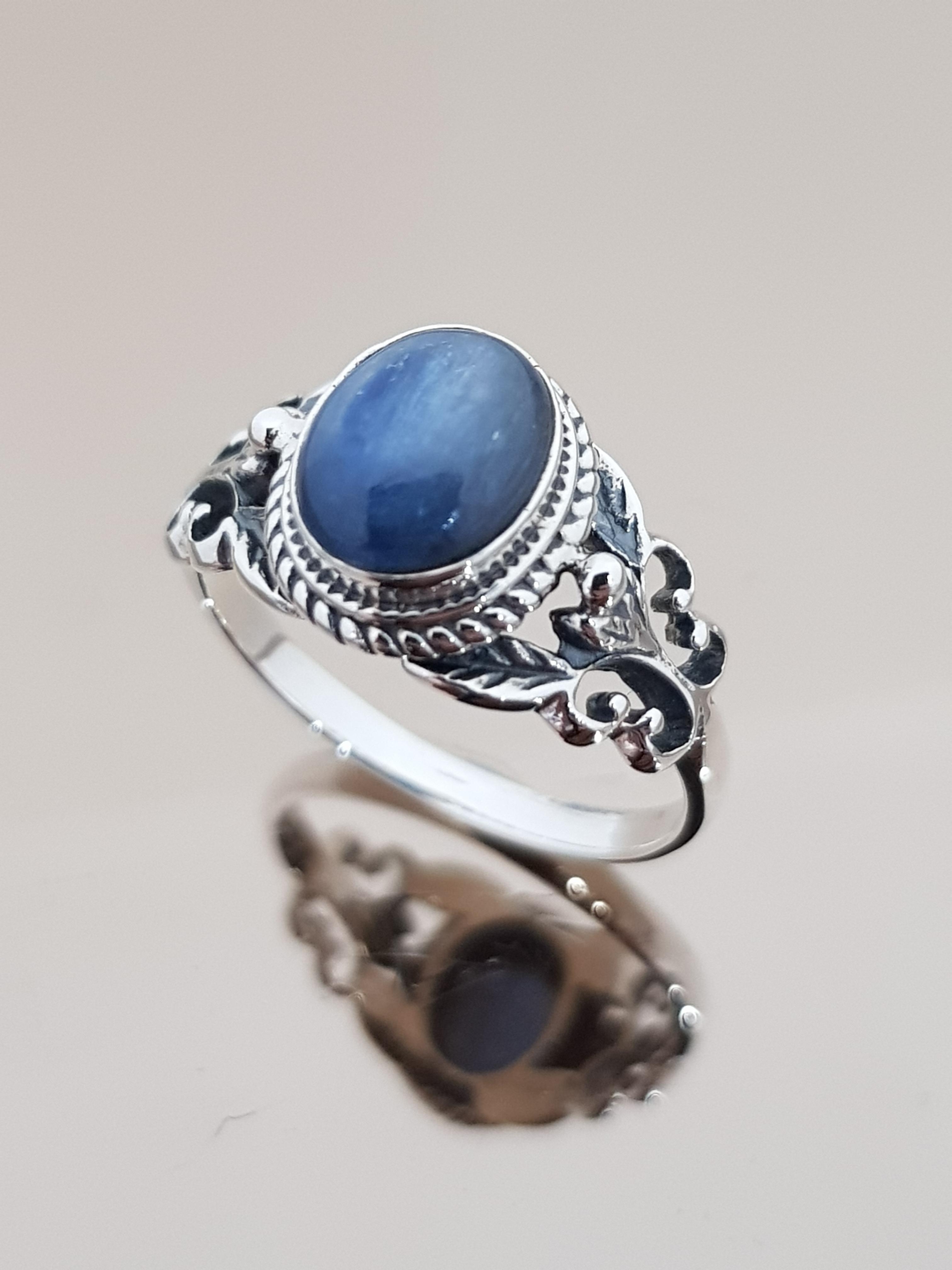 แหวนไคยาไนท์ เม็ดเดี่ยว พลอยสีน้ำเงิน 925 Kyanite Solitaire Oval Antique Shrank Design 9x7 mm Ring
