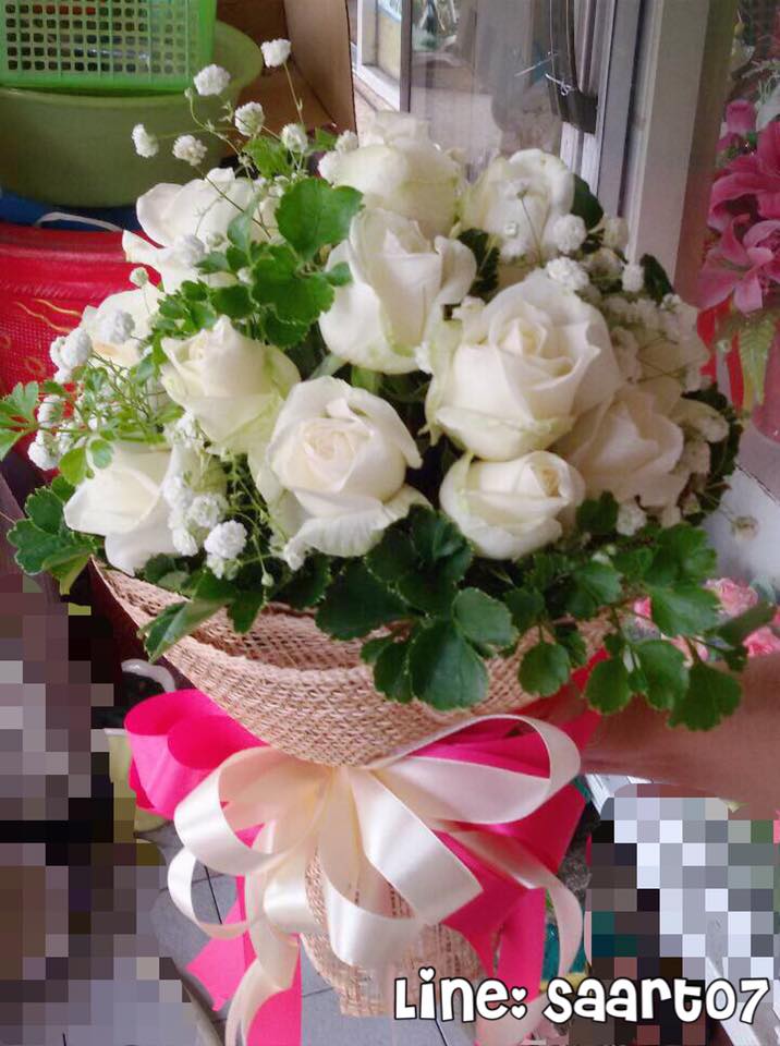 ช่อดอกกุหลาบสีขาว