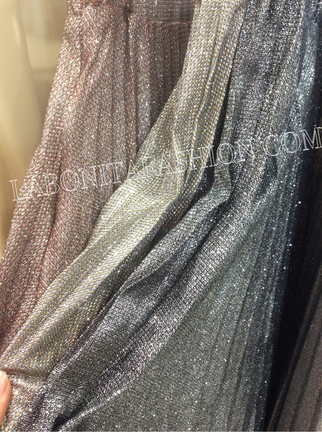 ส่งฟรี!! กระโปรงอัดพลีทผ้ากลิตเตอร์ เลื่อมๆวิ้งๆ