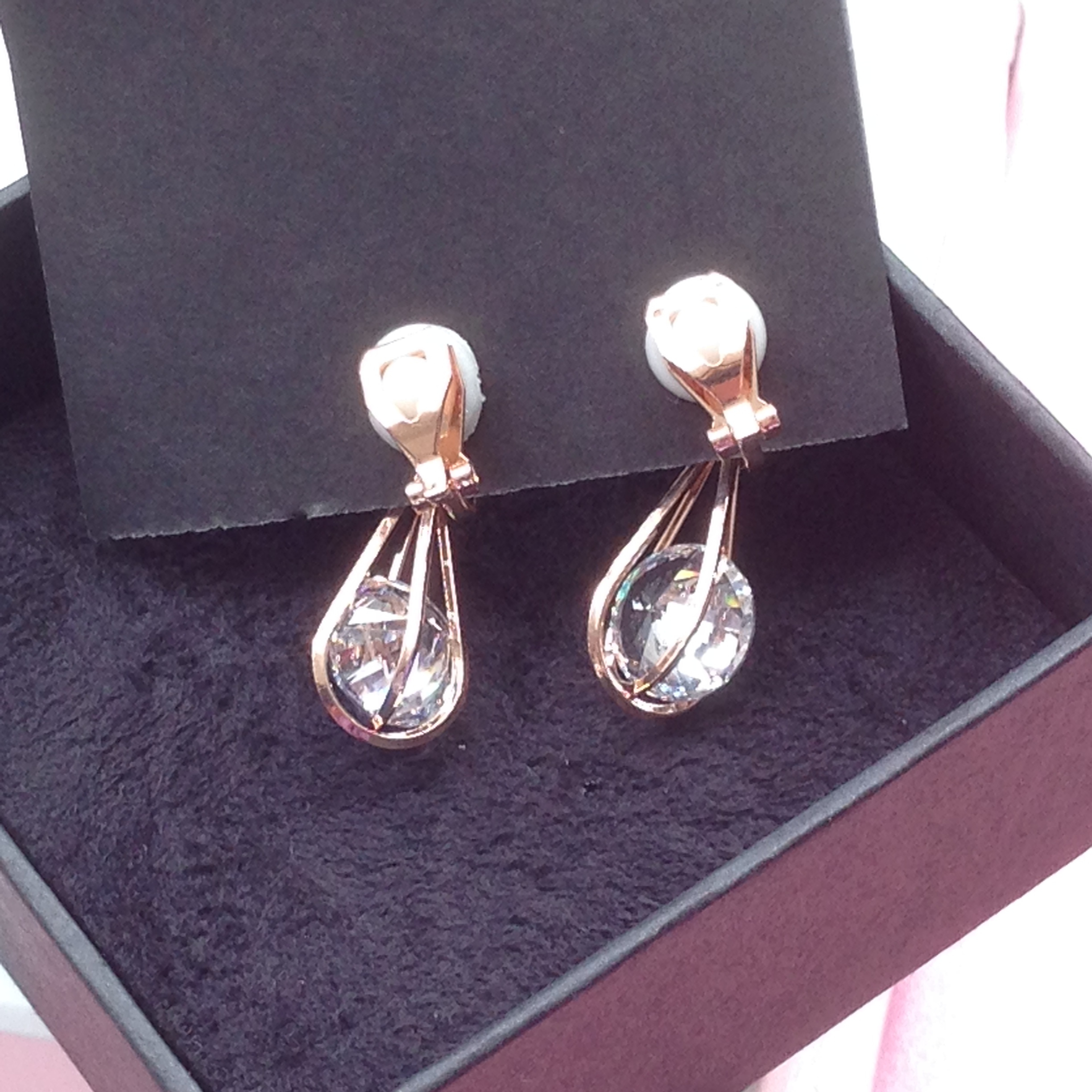 ต่างหูหนีบ Crystal in Maze Clip มีซิลิโคนรอง หนีบไม่เจ็บ เงินแท้92.5% ไม่เจาะหูก็สวยได้_EC123