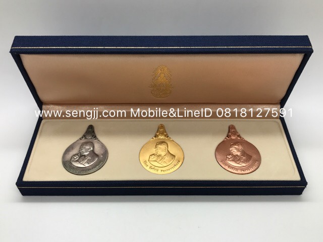 เหรียญที่ระลึกมหาชนก ทอง-เงิน-นาค ใหญ่ (มีพร้อมหนังสือ)