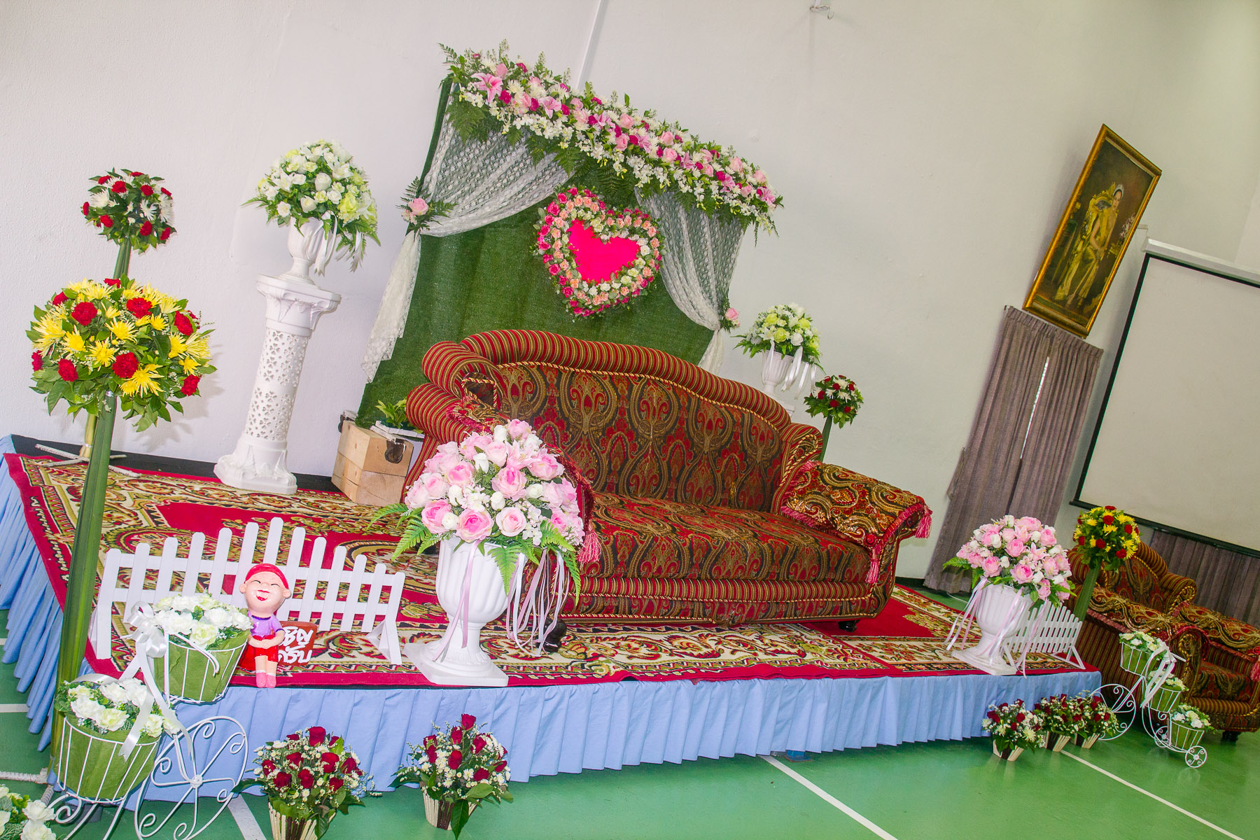 ซุ้มถ่ายรูป ตกแต่งเวที ธีมงานชมพู สดใส