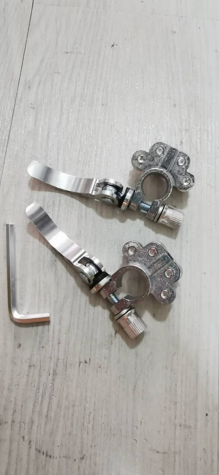 CARE09 ขั้วแบตปลดเร็ว สำหรับแบตแกนใหญ่ 16 มิล ทองแดงแท้ ชุบดีบุก