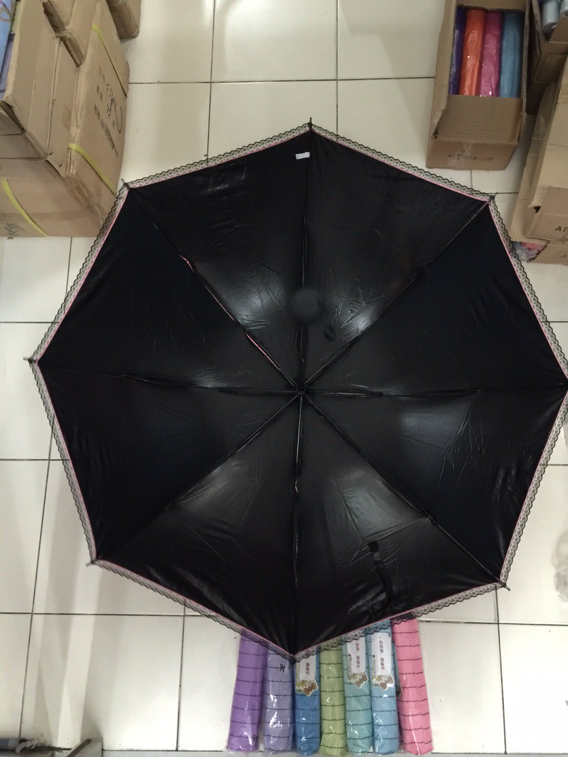 ร่ม4ตอน8ก้าน24นิ้วมีระบายยูวีดำ รหัส 1610