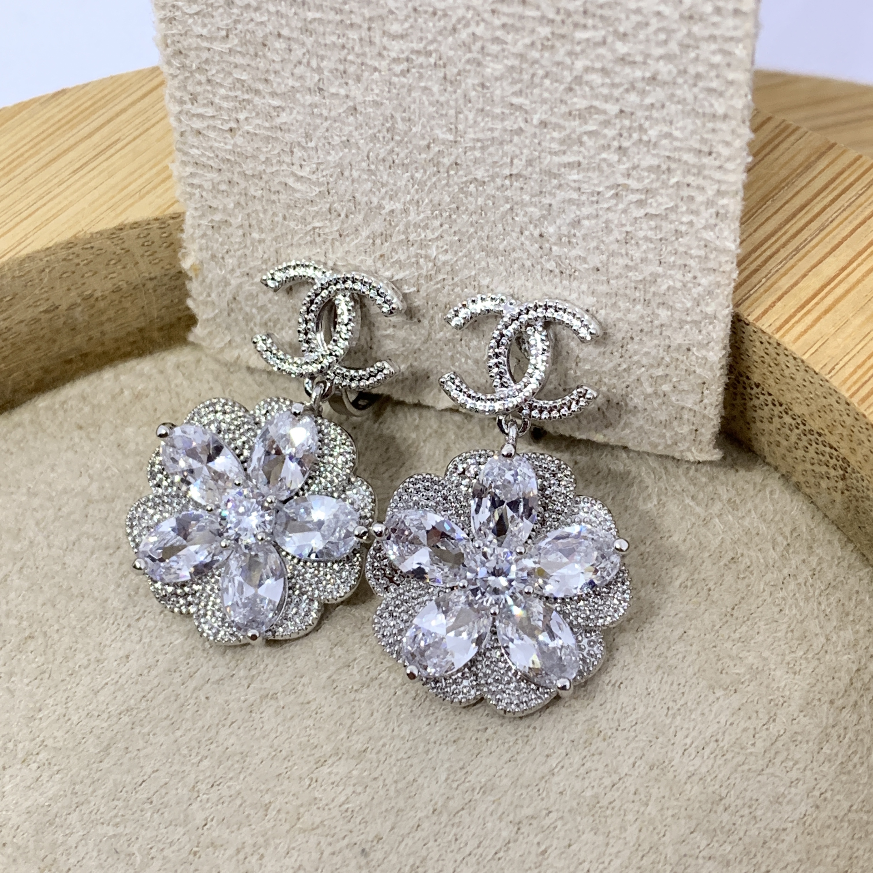 ต่างหูหนีบ CC Fleur มีซิลิโคนรอง หนีบไม่เจ็บ เงินแท้92.5% ไม่เจาะหูก็สวยได้_EC247