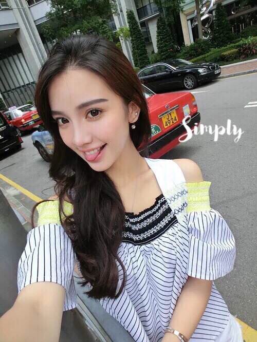 เสื้อโชว์ไหล่ ลายริ้ว เนื้อผ้าดีมากก แบบน่ารัก งานสวยเป๊ะสุดๆคร้า ใครใส่ก็น่ารัก^^