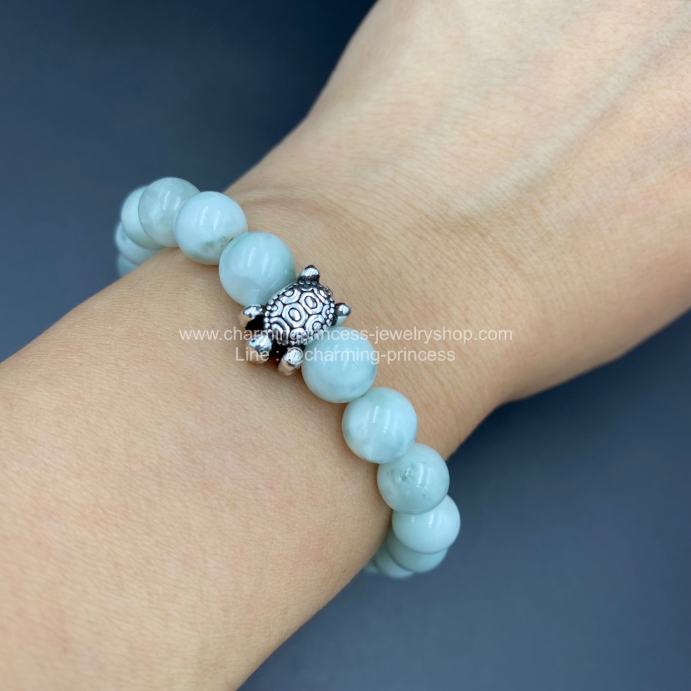 Green Angelite แองเจิลไลท์สีเขียว 8 มม หินของความคิดสร้างสรรค์ หินแห่งการหยั่งรู้ การปรากฏของสิ่งเตือนภัย ซึ่งเปรียบเสมือนมีเครื่องรางบอกเหตุ พร้อมเต่าเงินแท้ สัตว์มงคลสัญลักษณ์ของอายุวัฒนะ ความสุขสงบในชีวิต ความหนักแน่น บารมี