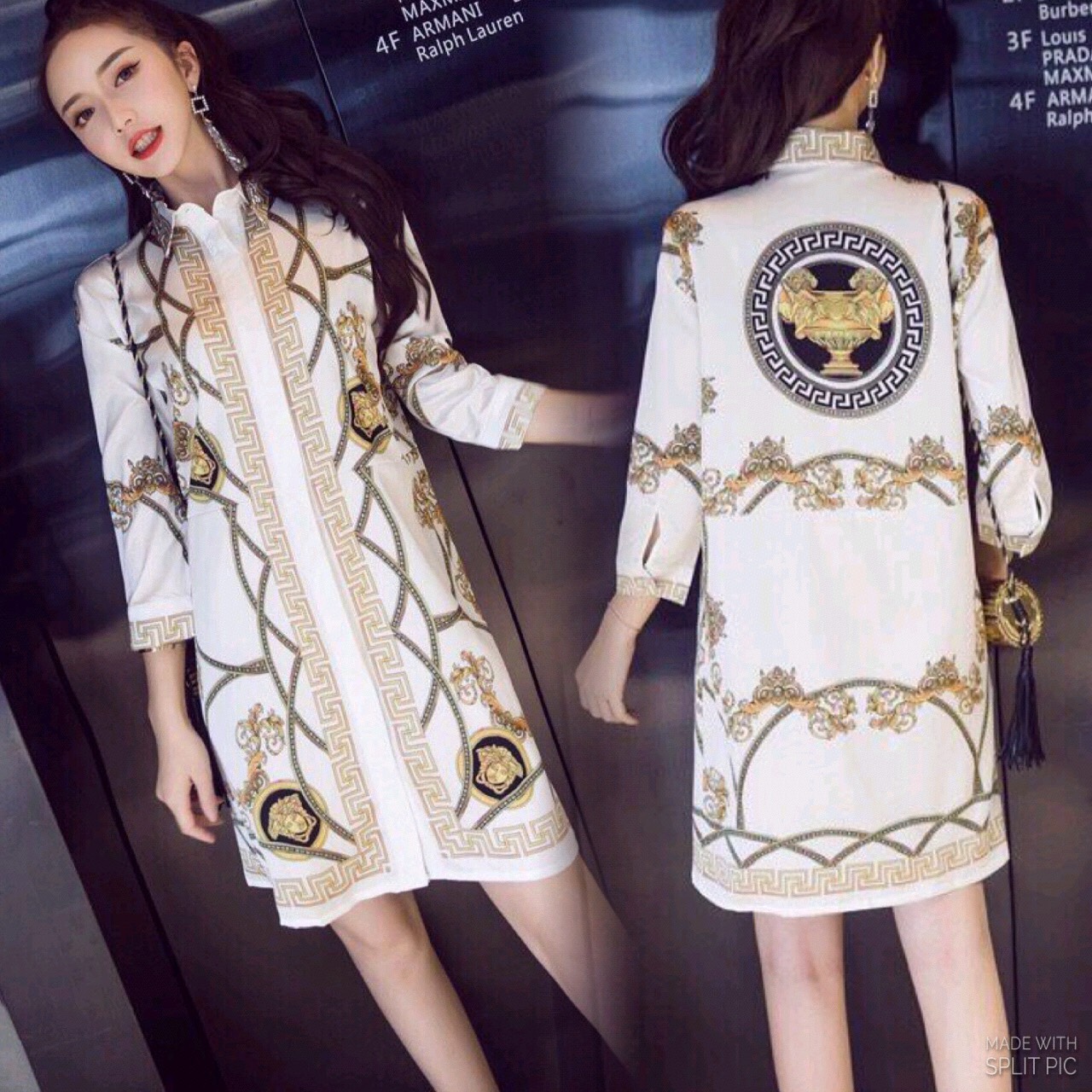 DRESS ลายVERSACE ปริ้นลายทั่วตัว ผ้าซิลล์ ลื่นๆเย็นๆ ใส่สบายมากๆ เดรสคอปกซ่อนรังดุม ผ้าใส่สบายมากๆค่ะ ห้ามพลาดเลยนะคะ ป้าย Tag VERSACE