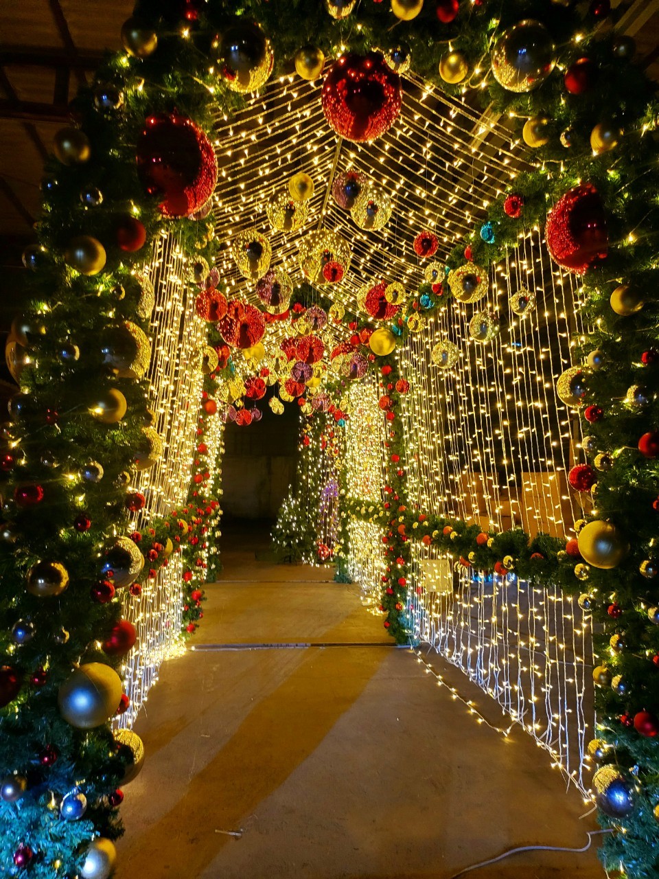 ให้เช่าซุ้มอุโมงค์ไฟประดับสวยๆสินค้าจัดแต่งพื้นที่ ที่สวยงาม
