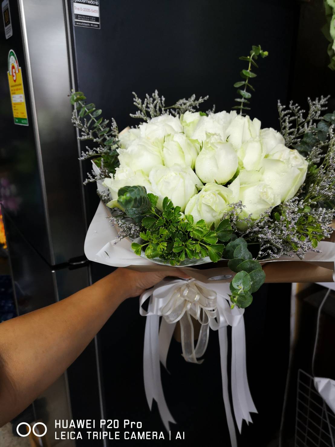 ช่อดอกกุหลาบขาว แทนความรักที่บริสุทธิ์ มอบให้คนที่คุณรัก