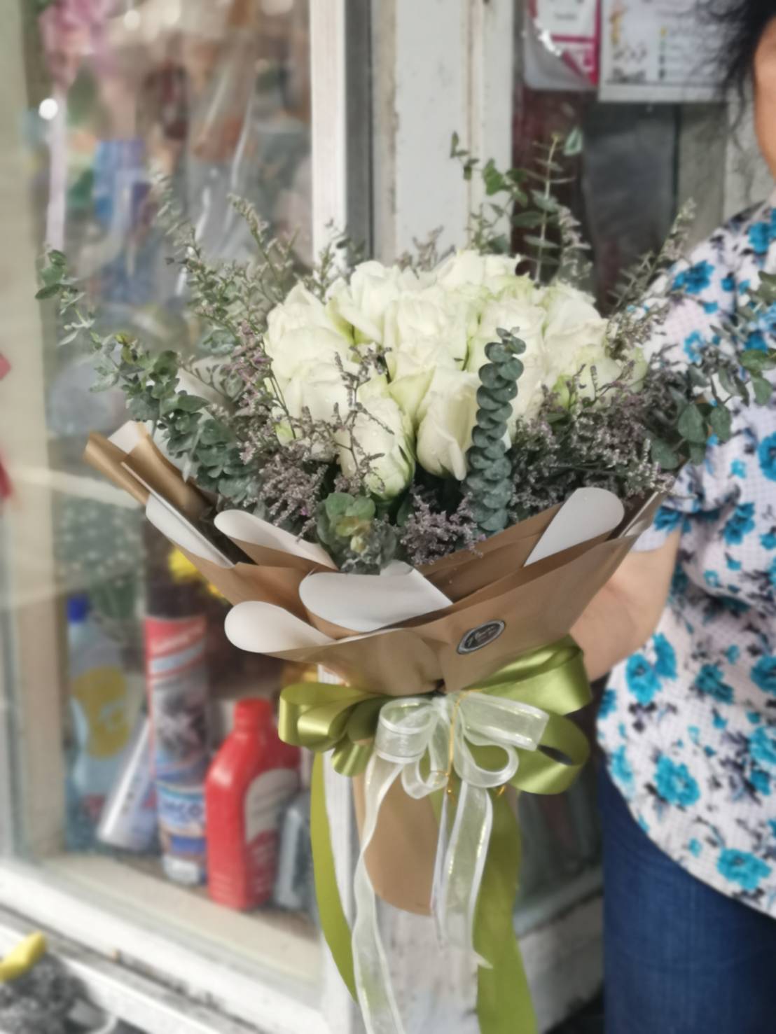 ช่อดอกกุหลาบสีขาว ง้อคืนดีแฟน