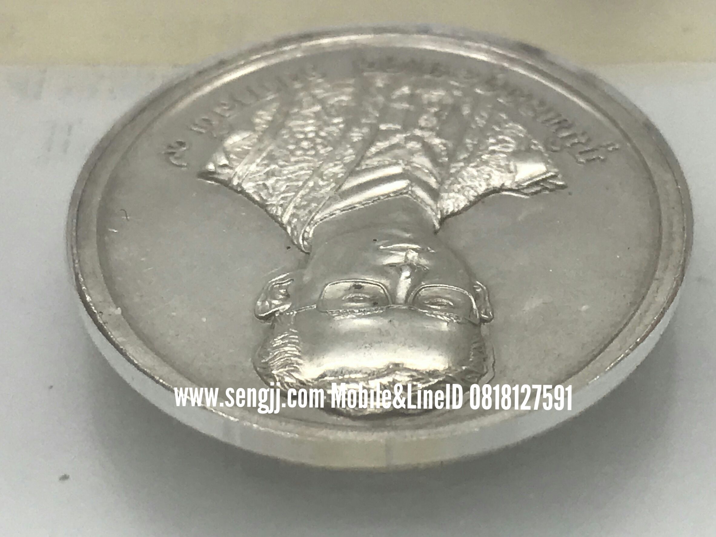 + + เหรียญแพรแถบตัวอย่างเงินไม่กะไหล่ทองไม่เชื่อมหู ในหลวง+ราชินี ร.9 พระชนมายุ 60 พรรษา พ.ศ.2530,2535 + +