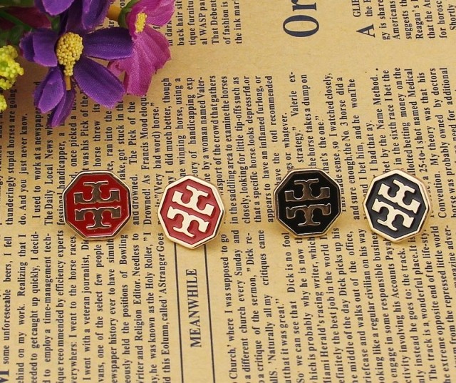 Stud Hexagon By Tory Burch