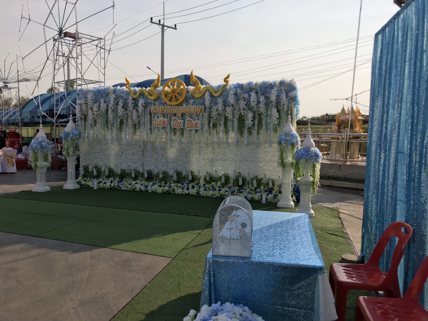 ฉากถ่ายรูปงานบวช ธีมงานขาวฟ้า