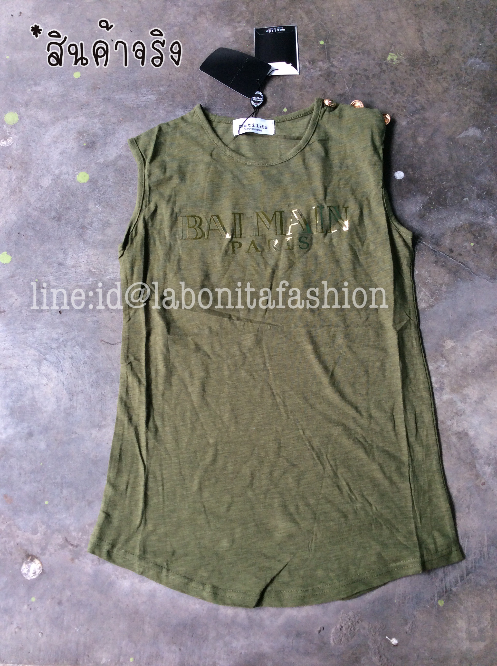 เสื้อกล้ามแขนกุดแต่งคอกลมค่ะ งานสุดชิคเก๋ไก๋ที่ไม่ควรพลาดจ้ะ ด้านหน้ามาพร้อมงานสกรีนลายเป็นคำว่า Balmain ค่ะ เนื้อผ้าดี สวมใส่สบายมากๆ