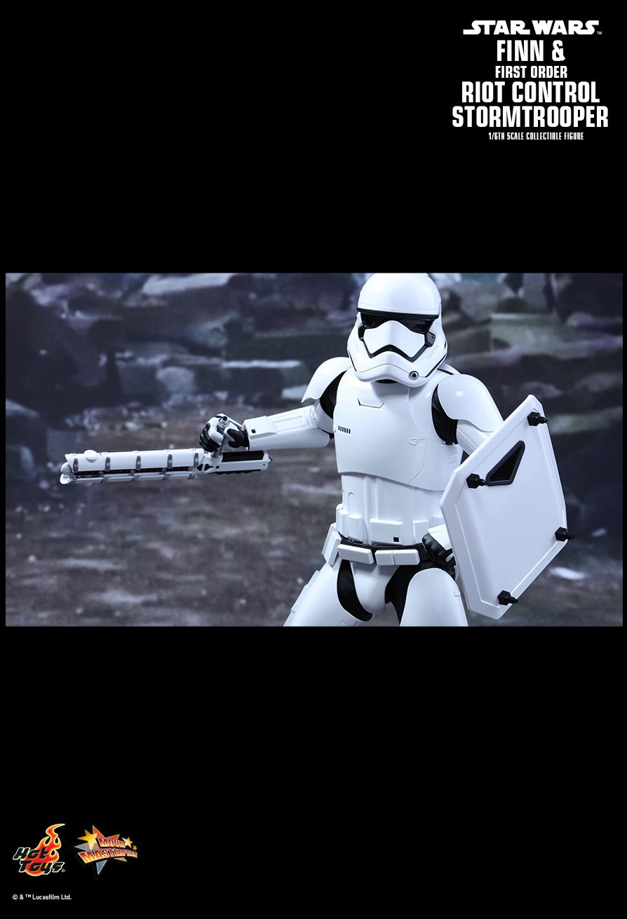Hot Toys MMS346 STAR WARS: THE FORCE AWAKENS - FINN & STORMTROOPER