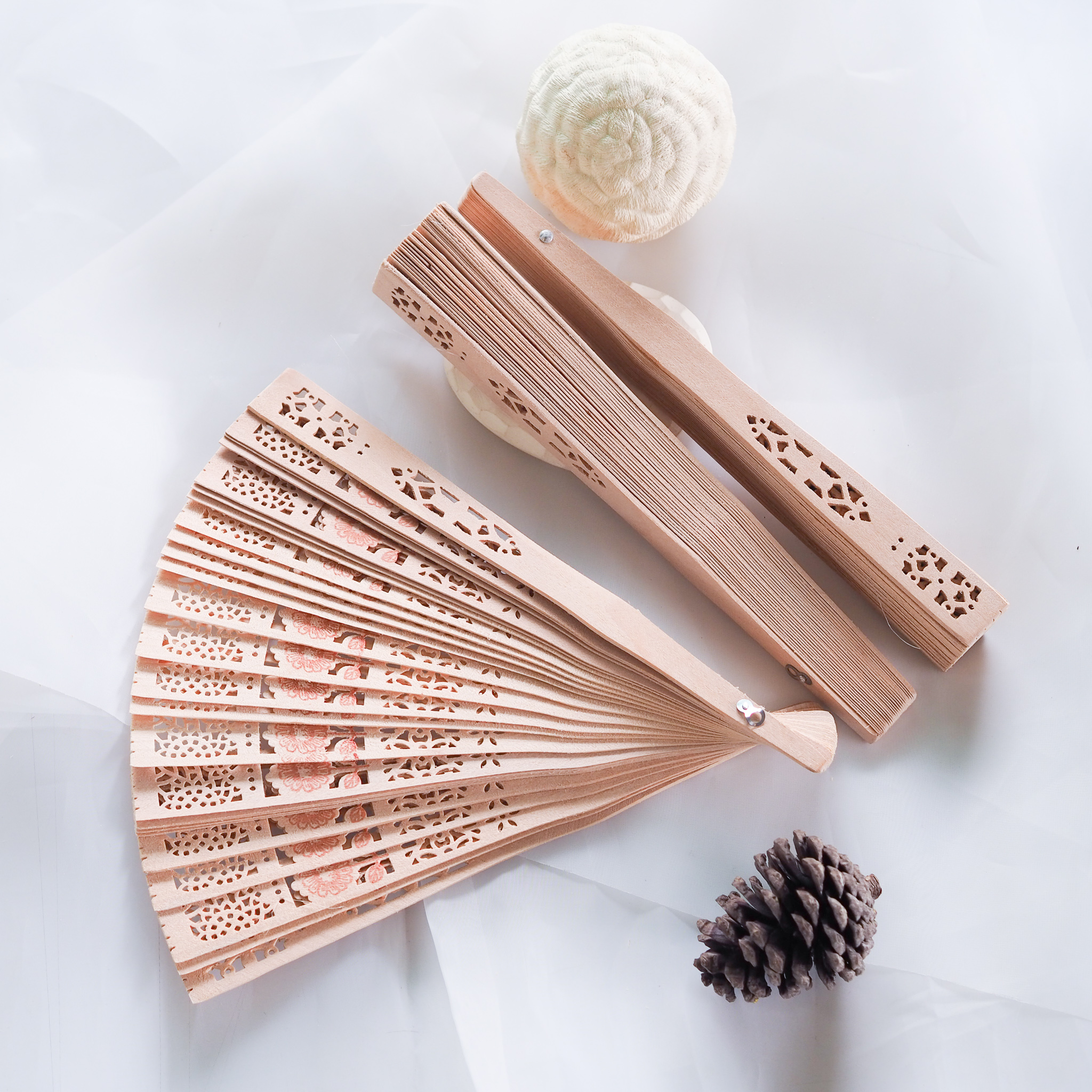 พัดไม้ฉลุราย (100ชิ้น)