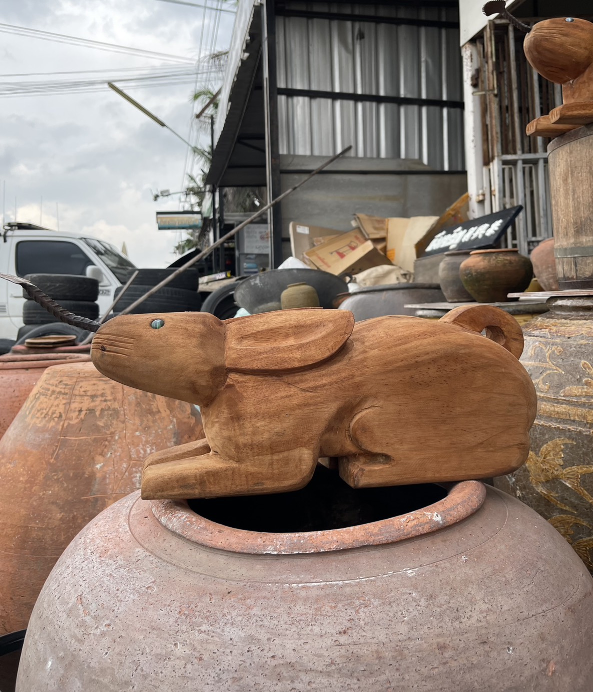 กระต่ายขูดมะพร้าว กระต่ายไม้แกะ แบบนั่งขูด