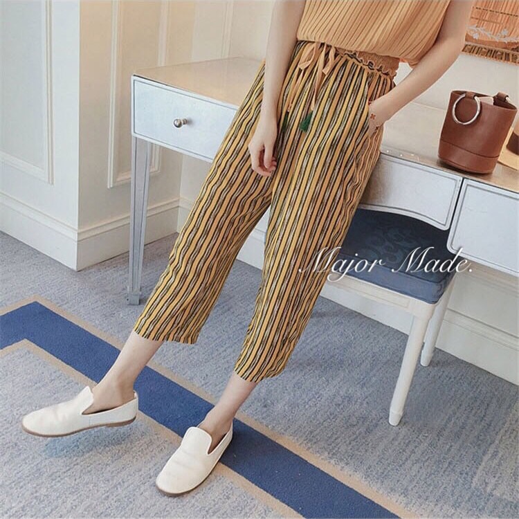 Korea set เสื้อแขนกุดอัดพลีทเอวจั้ม คอวี มาพร้อมกางเกงลายทางผูกเอว เนื้อผ้าชีฟอง มี ซับในค่า มีกระเป๋า2ข้าง ชุดนี้ ได้ลุคสาวหวานน่ารัก สไตล์เกาหลีสุดๆ ชุดเดียวจบค่ะ