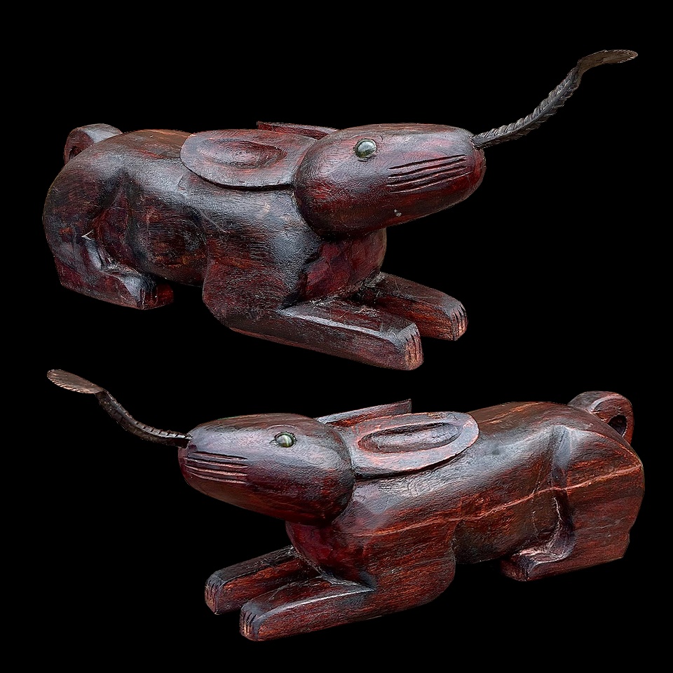 กระต่ายขูดมะพร้าวแกะสลัก สีโอ้ค กระต่ายไม้เนื้อแข็ง