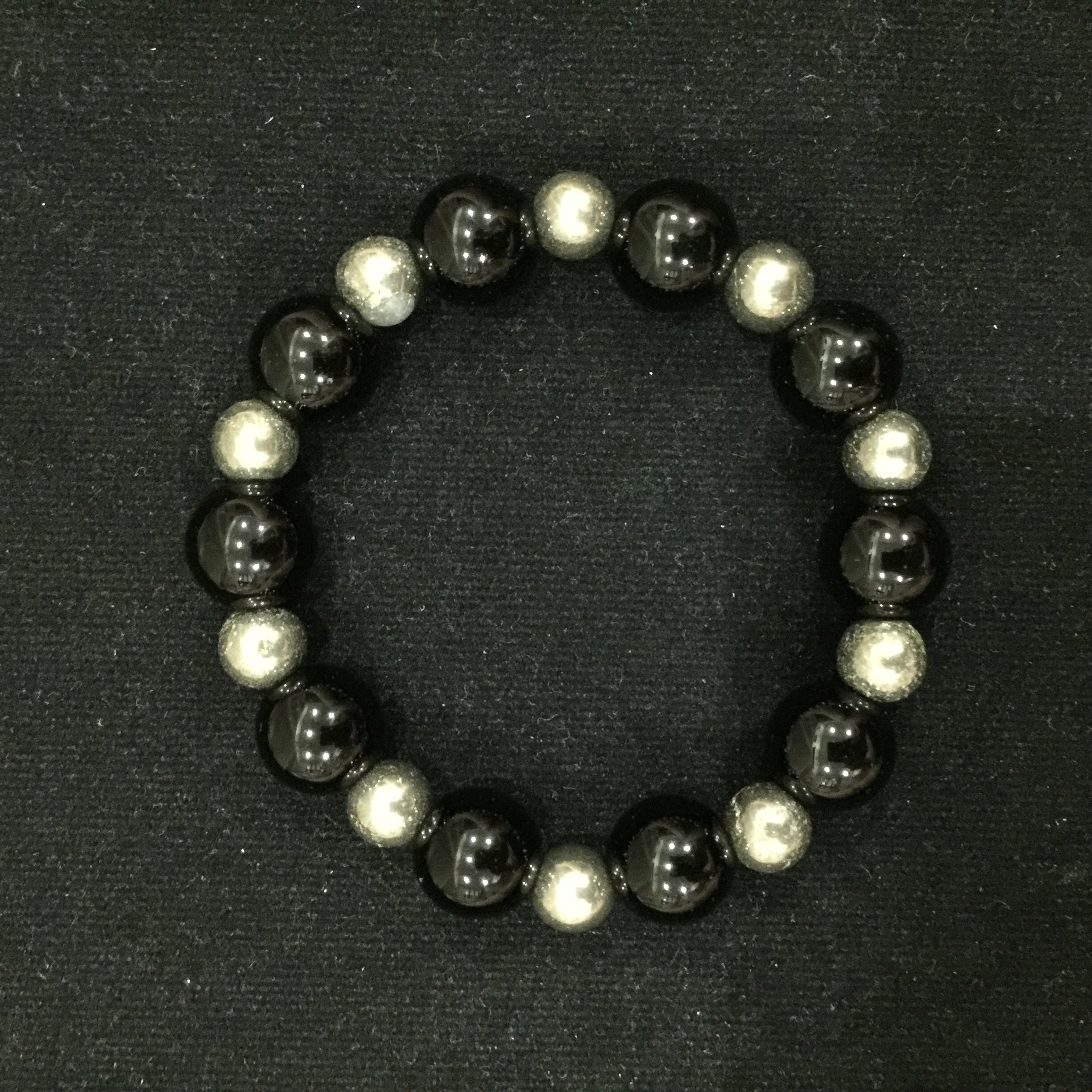 Pyrite and Black Onyx ไพไรต์ (เพชรหน้าทั่ง) และนิล ดึงดูดเงินตรา นำพาทรัพย์สิน