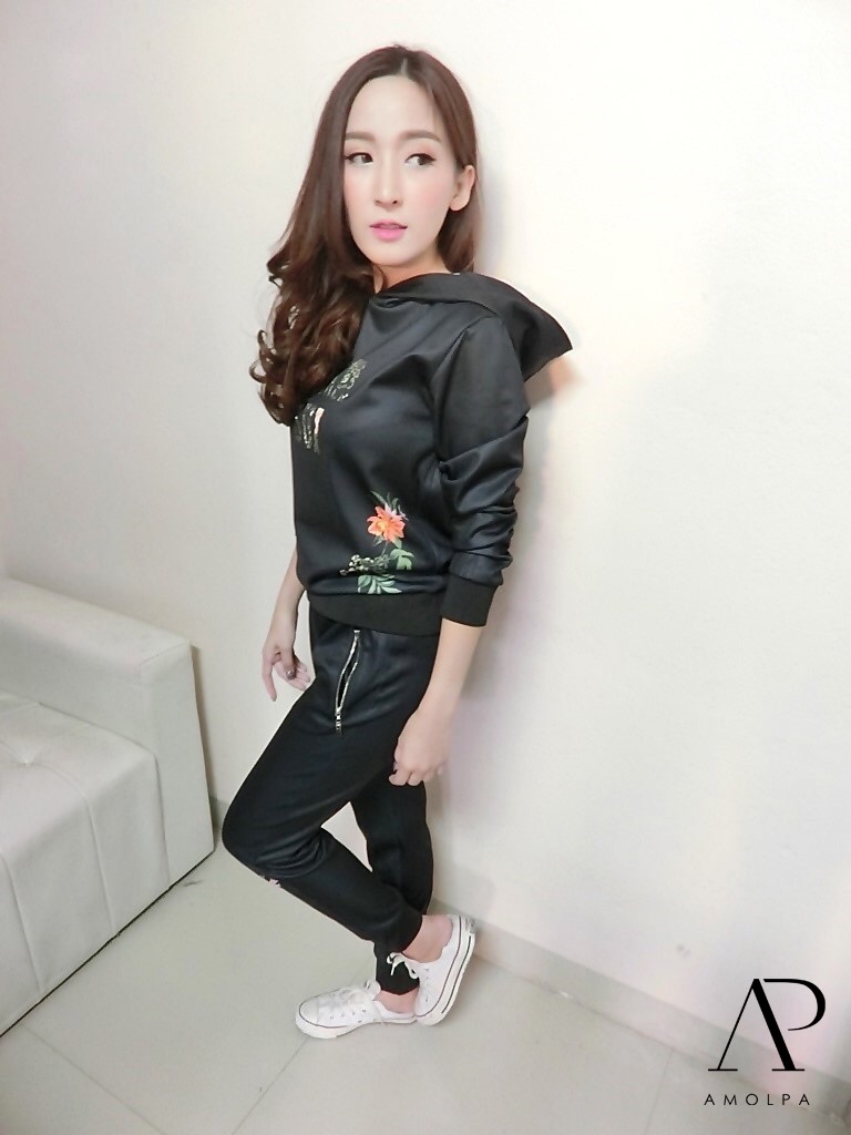 พร้อมส่ง !!! เสื้อมีฮู๊ด+กางเกง สีดำ แบรนด์ ANNA SUI งานดีมาก ของมีจำนวนจำกัด รีบสั่งเลยจ้า