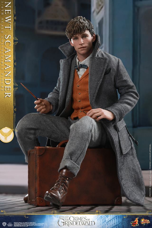 Hot Toys MMS512B FANTASTIC BEASTS: THE CRIMES OF GRINDELWALD - NEWT SCAMANDER (SE)
