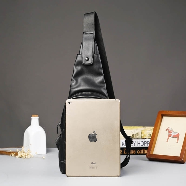 พร้อมส่ง กระเป๋าผู้ชายคาดอก คาดไหล่ ลายการ์ตูนคนร้าย ใส่ ipad 7.9 นิ้ว แฟขั่นเกาหลี
