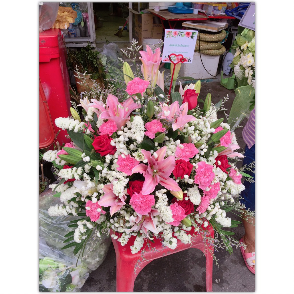 กระเช้าดอกไม้สด (Flower Basket)
