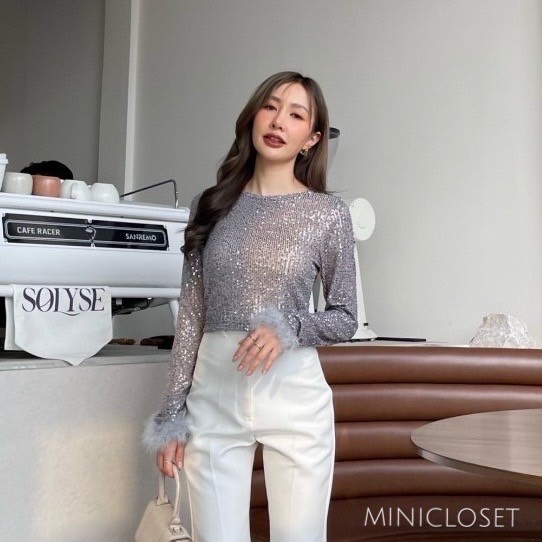 เสื้อปักเลื่อมวิ้งๆ แขนยาวปลายแขนแต่งขนนกน่ารัก ใส่เที่ยว ใส่ออกงานสวย