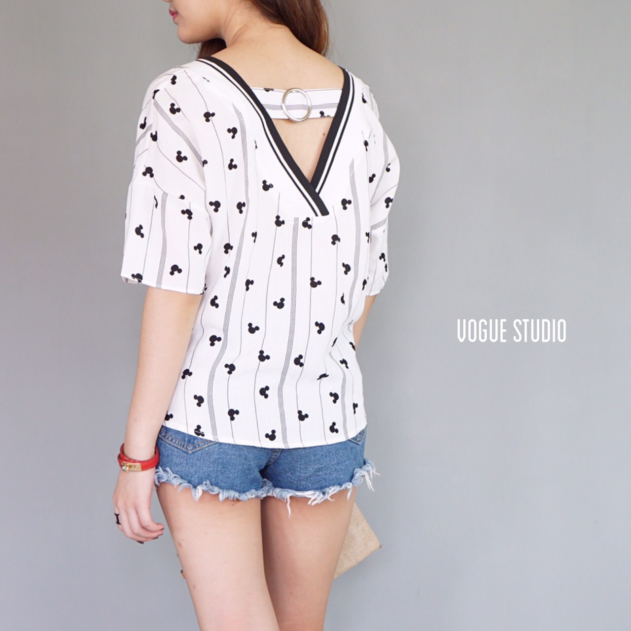 เสื้อคอวี เก๋ๆ ปริ้นลายน่ารัก