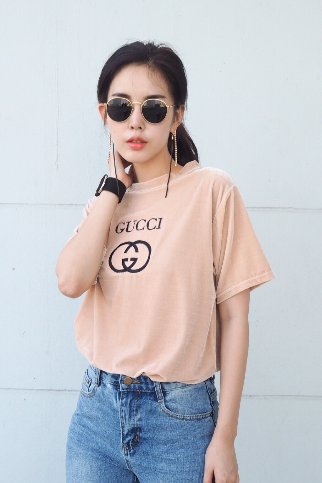 เสื้อยืดคอกลม ผ้ากำมะหยี่ปักลาย สวยๆ ตามรูป