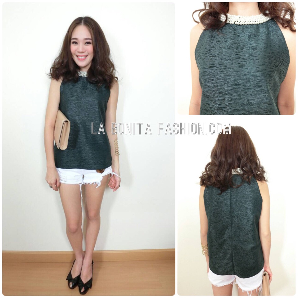 Up Town Pearl Blouse เสื้อแขนกุดเว้าผ้ามี textureนูน คอประดับมุก (รอบคอ)