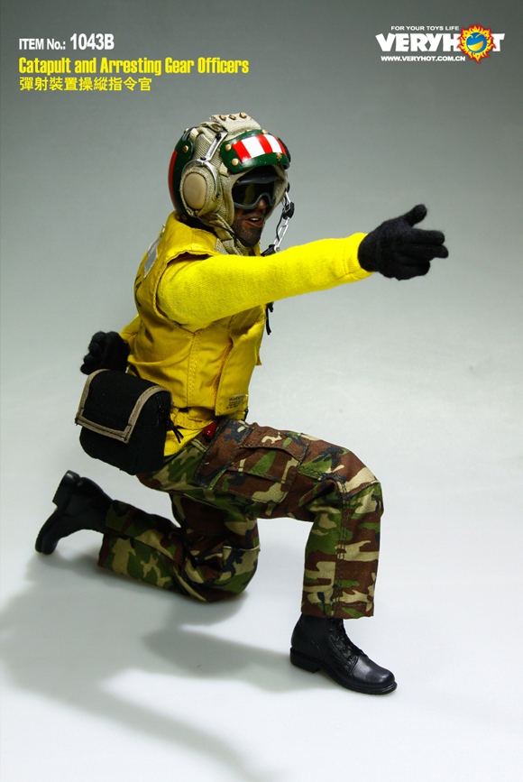 VERYHOT NO:1043B US Navy Flight Deck Crew (Catapult and Arresting Gear Officers