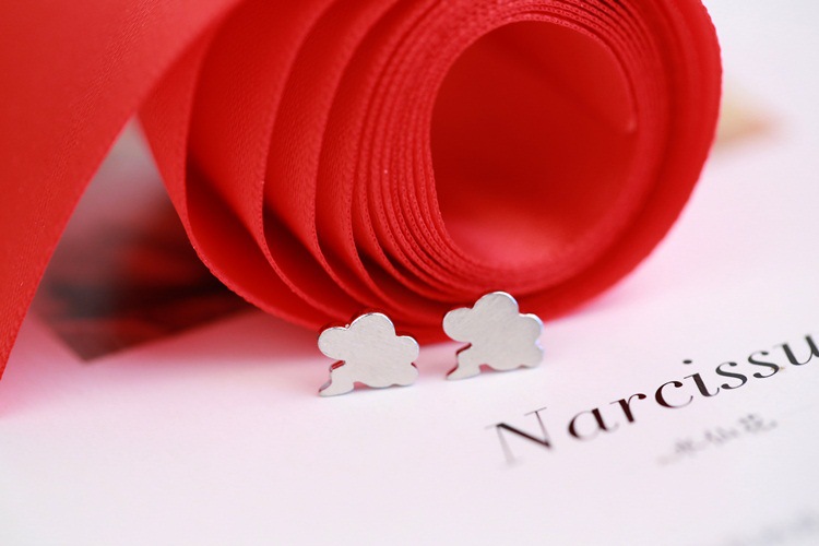 ต่างหูสำหรับผิวแพ้ง่าย เงินแท้ 92.5% เมฆฝนลมหนาว