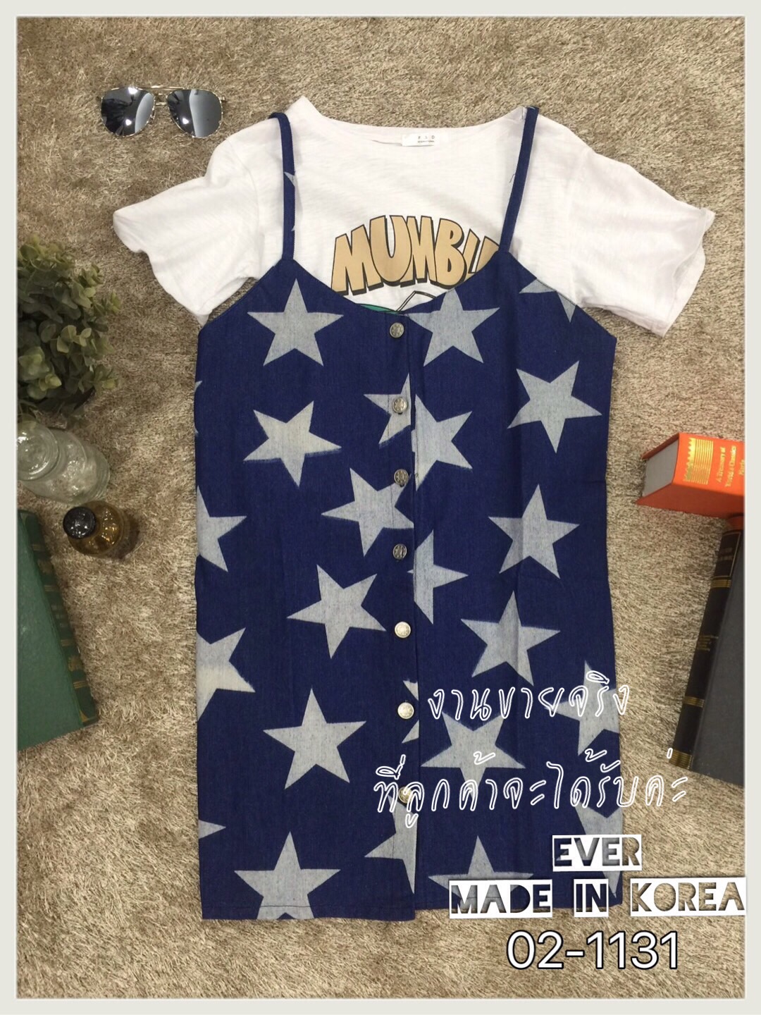 Stylenanda Star overall dress ชุดเอี๊ยมสายเดี่ยวเนื้อผ้ายีนส์ฟอกสีเข้มอย่างดีค่ะ มาพร้อมลายพิมพ์ดวงดาวรอบๆตัวชุด mix & match ได้หลากหลายสไตล์เลยจ้า